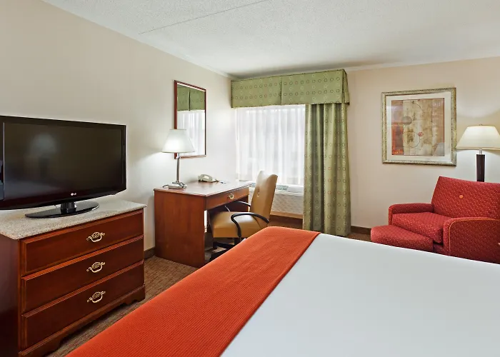 Holiday Inn Express & Suites Greensboro - I-40 Atwendover By Ihg