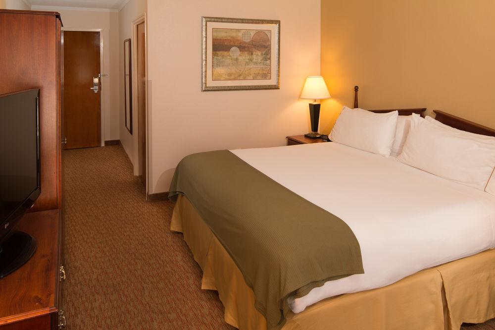 Express & - I-40 Atwendover By Ihg Hotel 2*