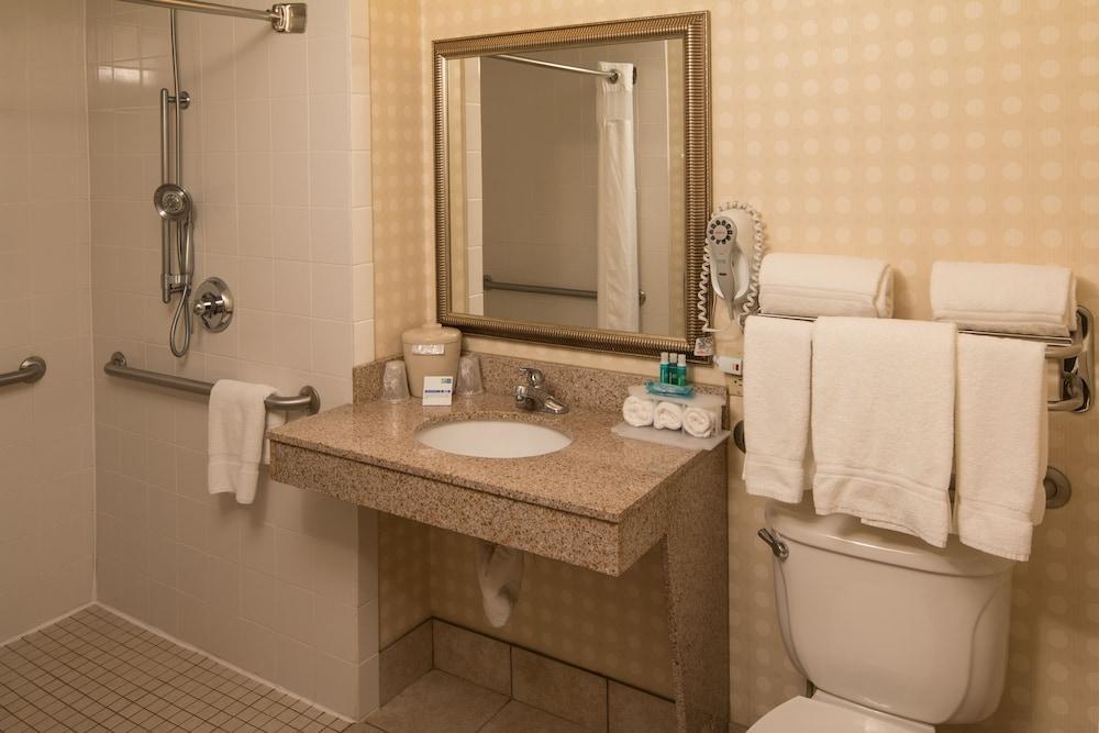Hotel Express & - I-40 Atwendover By Ihg