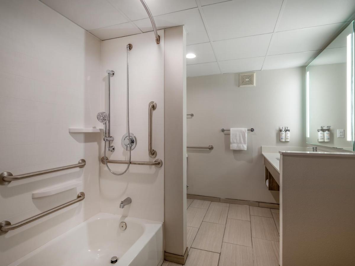 Express & - I-40 Atwendover By Ihg Hotel 2*
