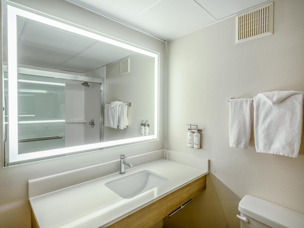 Express & - I-40 Atwendover By Ihg Hotel 2*