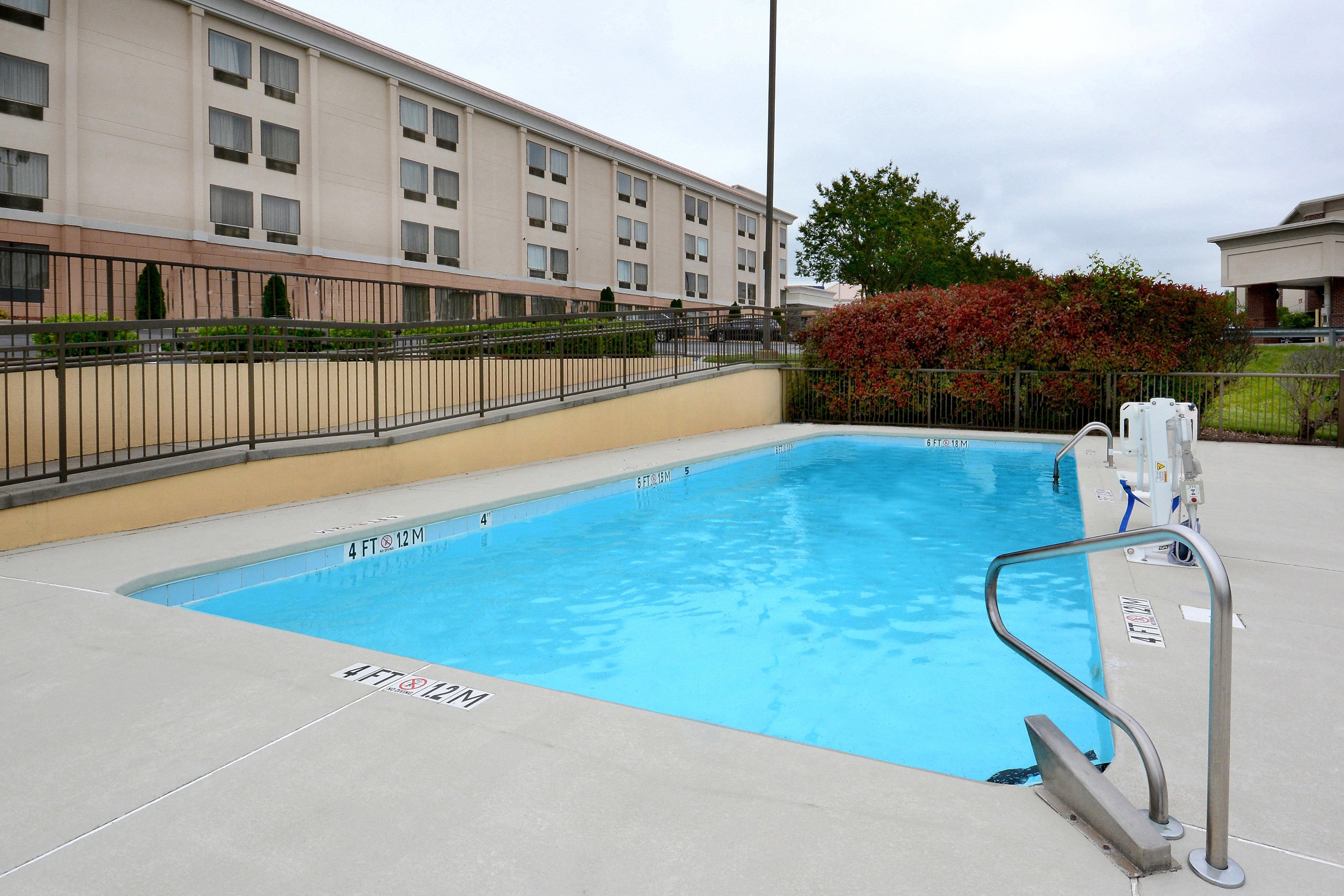 Hotel Express & - I-40 Atwendover By Ihg