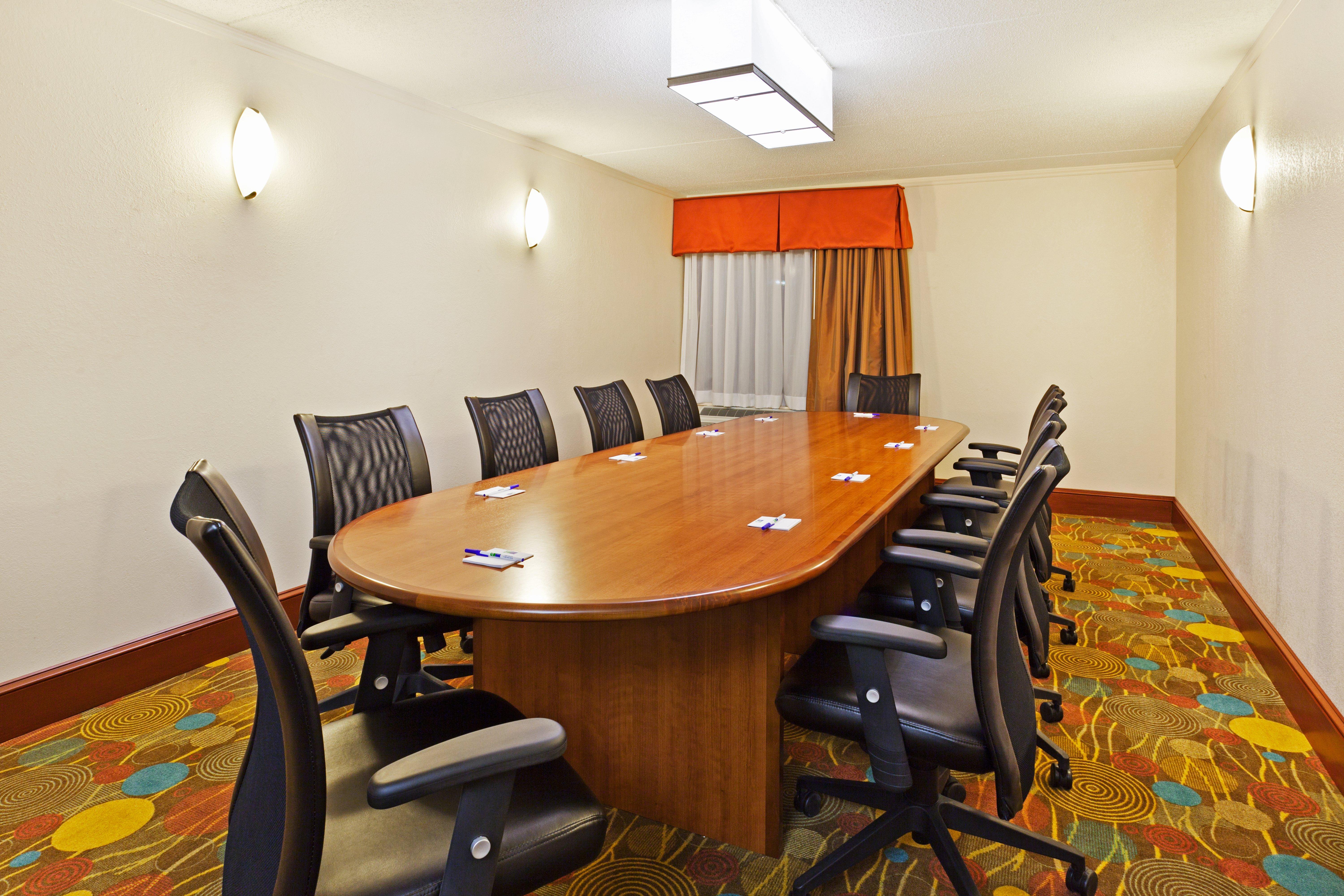 Express & - I-40 Atwendover By Ihg Hotel